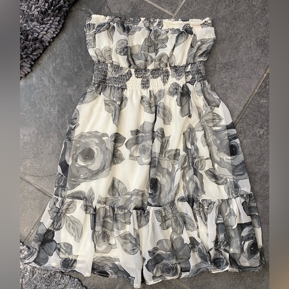 Sleeveless dress